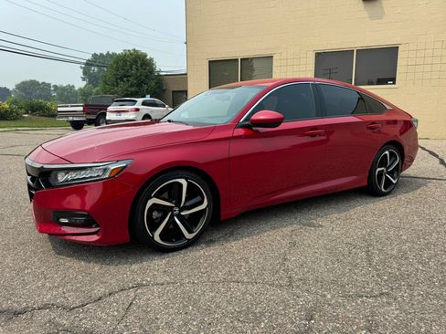 Used 2018 Honda Accord Sport image 4