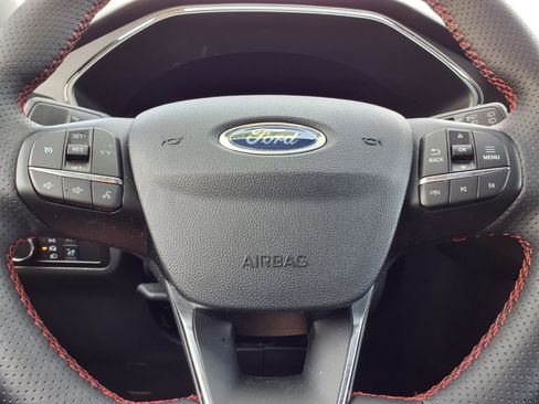 Used 2025 Ford Escape ST-Line w/ Cold Weather Package AWD/4WD image 16