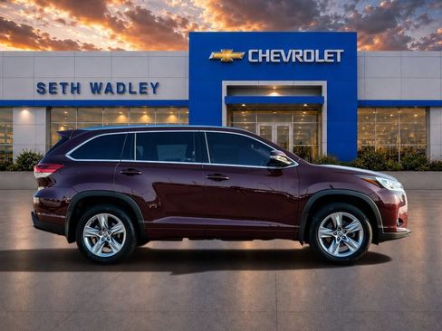 Used 2019 Toyota Highlander Limited w/ Carpet Mat Package (TMS) AWD/4WD image 8