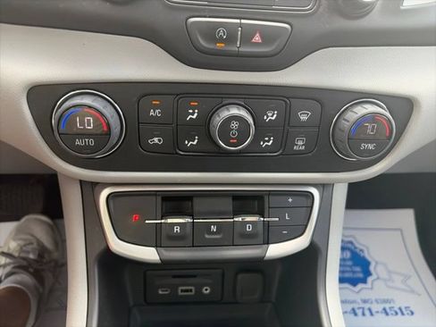 Used 2024 GMC Terrain SLT AWD/4WD image 24