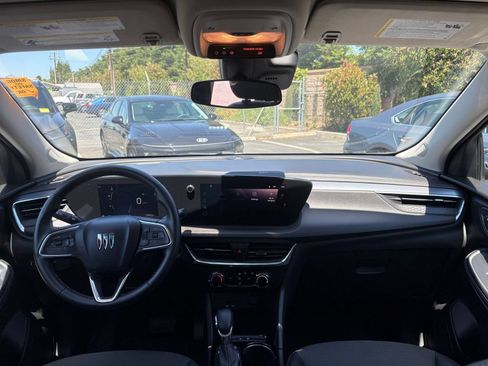 Used 2025 Buick Encore GX Preferred FWD image 32