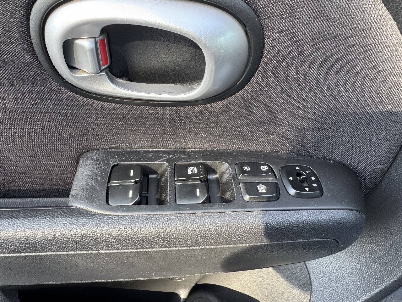 Used 2015 Kia Soul FWD image 24