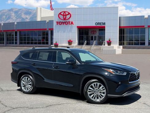 New 2026 Toyota Highlander Platinum AWD/4WD image 1