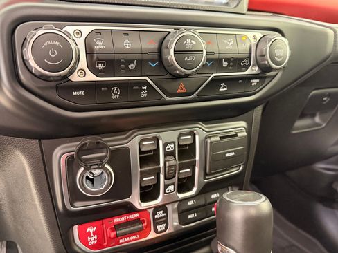 Used 2023 Jeep Gladiator Rubicon w/ LED Lighting Group image 25