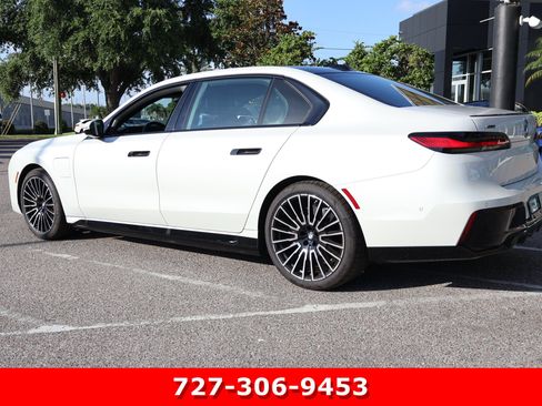 Used 2026 BMW 750e xDrive w/ Luxury Rear Seating Package AWD/4WD image 7