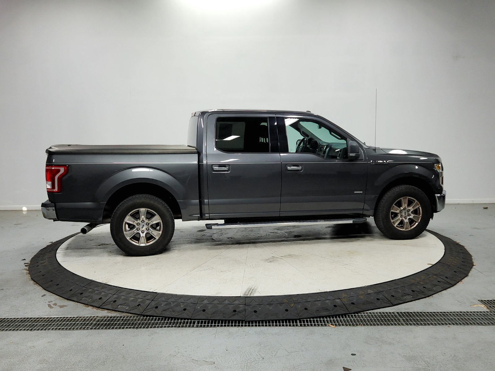 Used 2016 Ford F150 XLT w/ Equipment Group 301A Mid RWD image 9