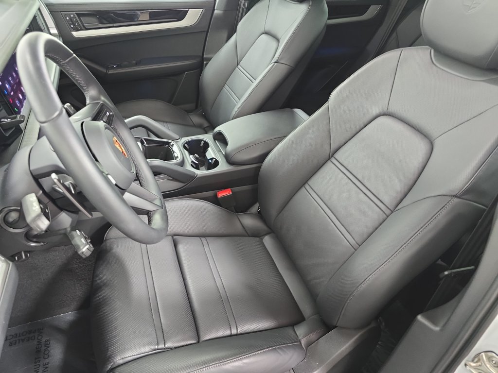 Certified 2026 Porsche Cayenne S AWD/4WD image 5