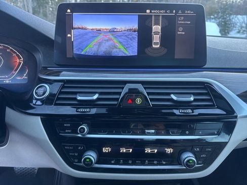 Used 2022 BMW 540i xDrive w/ Premium Package image 21