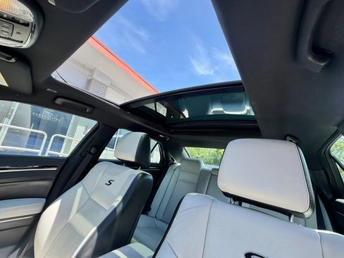 Used 2018 Chrysler 300 S w/ 300S Premium Group RWD image 33