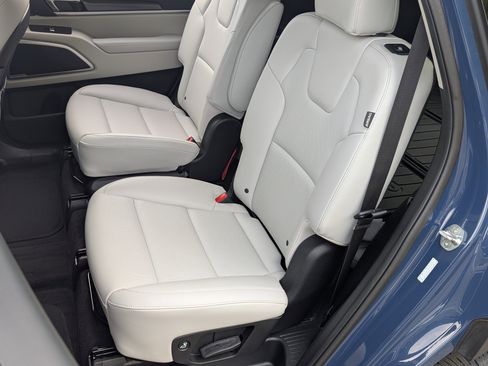 Used 2024 Kia Telluride S w/ S Sunroof Package image 16