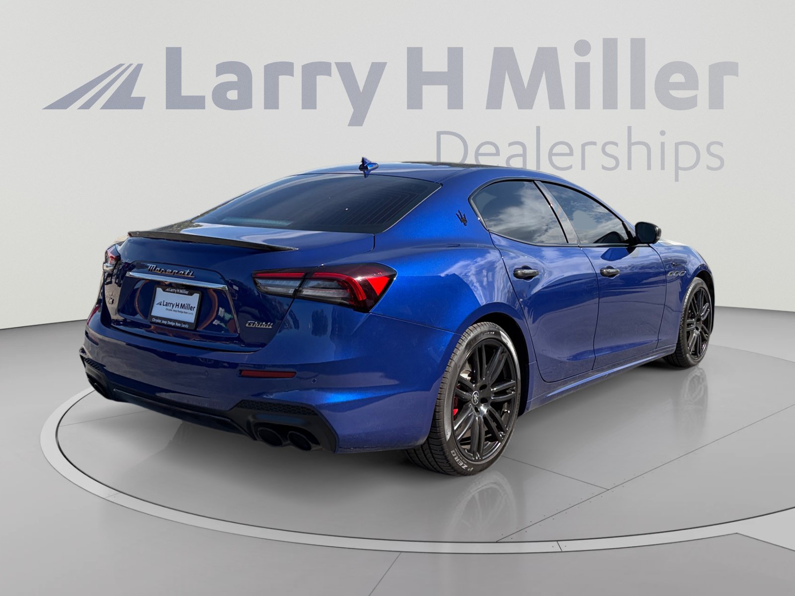 Used 2023 Maserati Ghibli Modena Q4 AWD/4WD image 5