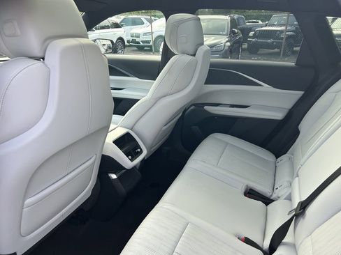 Used 2024 Cadillac Lyriq Luxury image 13