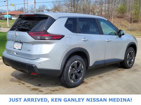 Certified 2025 Nissan Rogue SV image 3