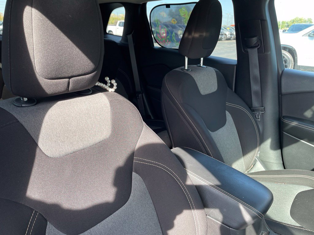Used 2017 Jeep Cherokee Sport FWD image 11