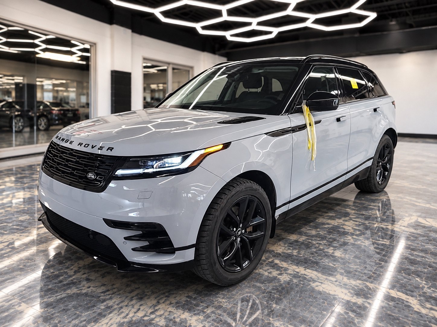Used 2025 Land Rover Range Rover Velar Dynamic SE AWD/4WD image 1