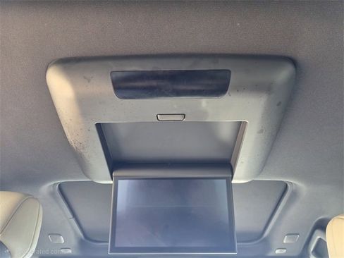 Used 2025 Toyota Sienna Platinum image 20