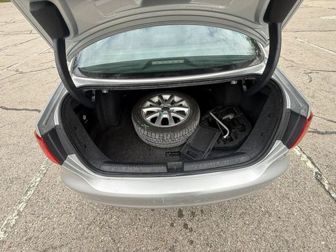 Used 2013 Volkswagen Jetta SE FWD image 12