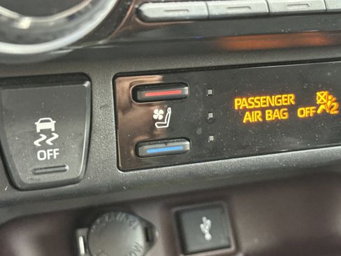 Used 2022 Toyota RAV4 Limited image 24