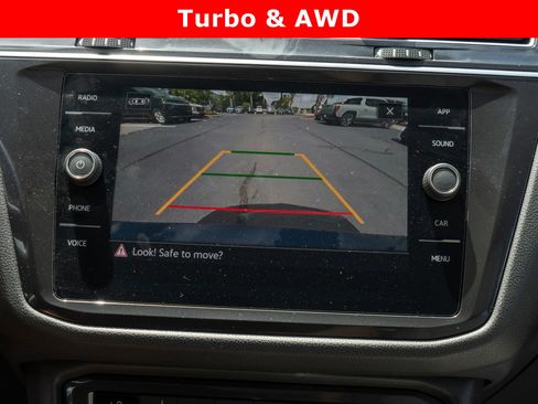 Used 2021 Volkswagen Tiguan SE w/ Panoramic Sunroof Package image 17