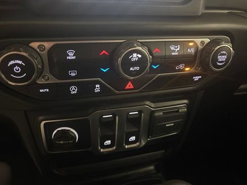 Used 2021 Jeep Wrangler Sport AWD/4WD image 16