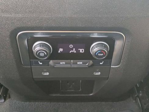 Used 2021 Chevrolet Tahoe LT w/ LT Signature Package image 15