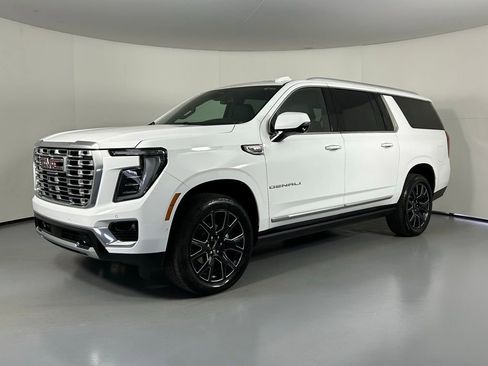 Used 2025 GMC Yukon XL Denali w/ Sun & Power Step Package image 3