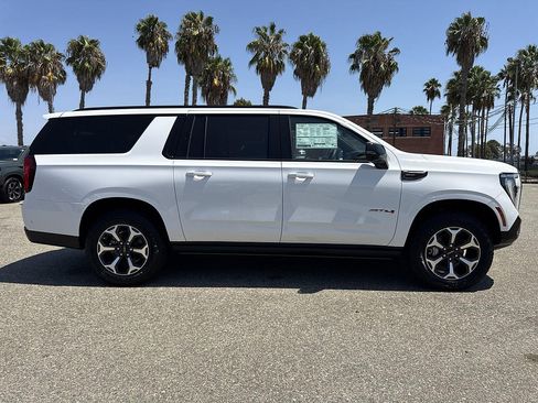 New 2026 GMC Yukon XL AT4 Ultimate w/ LPO, Floor Liner Package AWD/4WD image 3