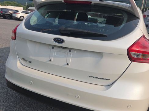 Used 2017 Ford Focus Titanium FWD image 4