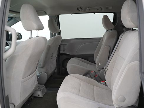 Used 2017 Toyota Sienna LE image 16