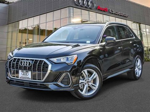 Used 2022 Audi Q3 2.0T Premium w/ Convenience Package image 1