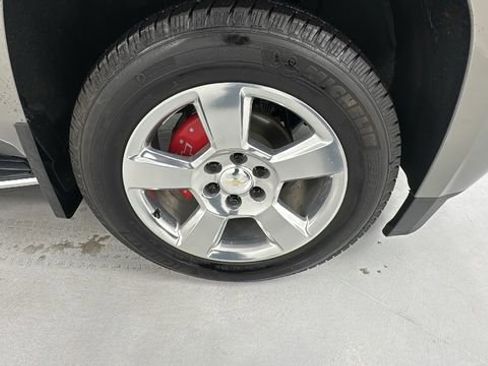 Used 2019 Chevrolet Suburban Premier image 9