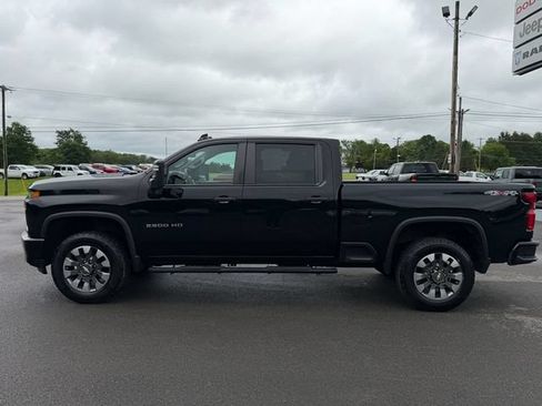Used 2021 Chevrolet Silverado 2500 Custom w/ Custom Value Package AWD/4WD image 2