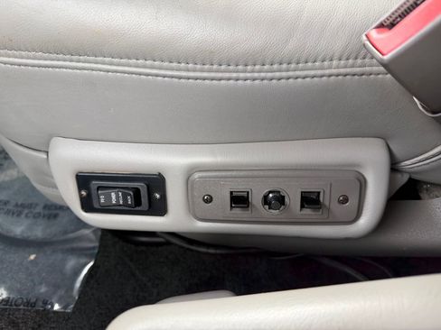 Used 2017 Chevrolet Express 2500 Extended image 18