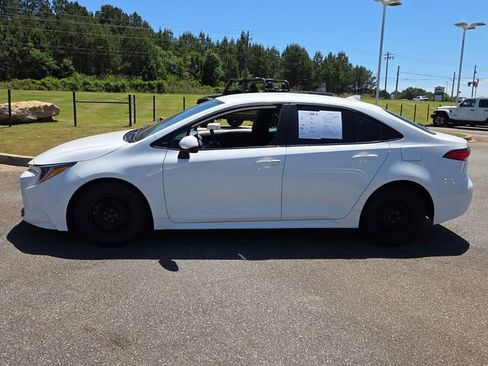Used 2024 Toyota Corolla LE FWD image 4