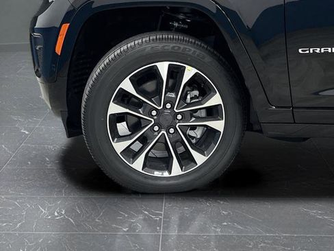 New 2025 Jeep Grand Cherokee L Overland w/ Advanced Protech Group III image 40
