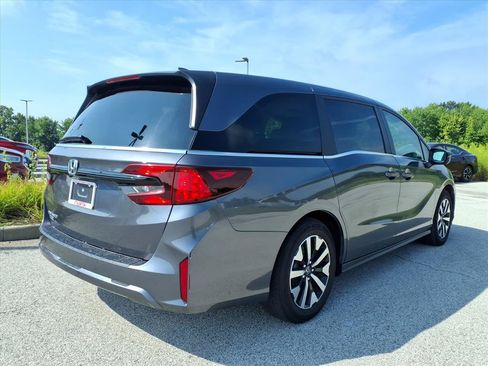 Used 2025 Honda Odyssey EX-L image 3