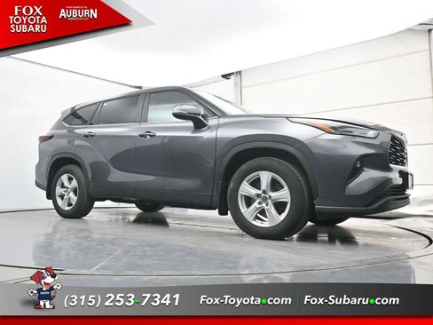 Used 2024 Toyota Highlander LE AWD/4WD image 22