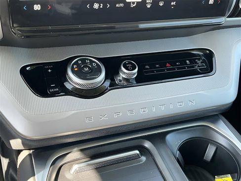 Certified 2025 Ford Expedition Active image 40