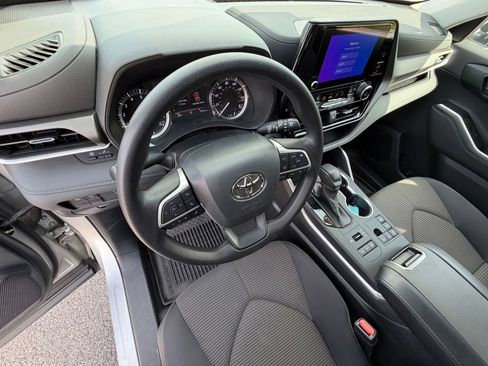Used 2023 Toyota Highlander L AWD/4WD image 18