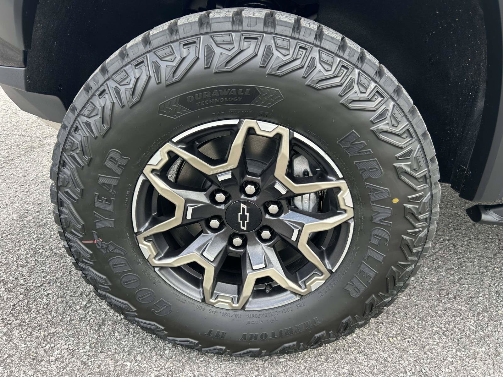 New 2026 Chevrolet Colorado ZR2 w/ Technology Package AWD/4WD image 9