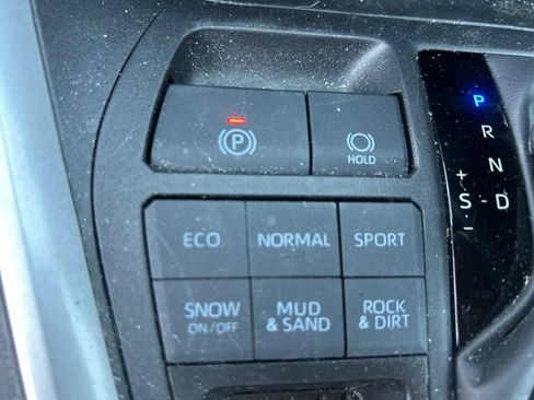 Used 2024 Toyota RAV4 XLE AWD/4WD image 6