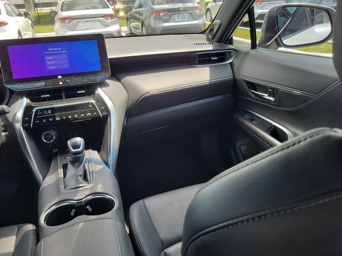 Used 2023 Toyota Venza Limited AWD/4WD image 17
