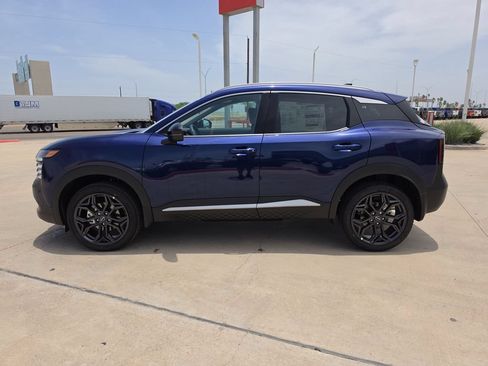 New 2026 Nissan Kicks SR w/ SR Premium Package FWD image 4