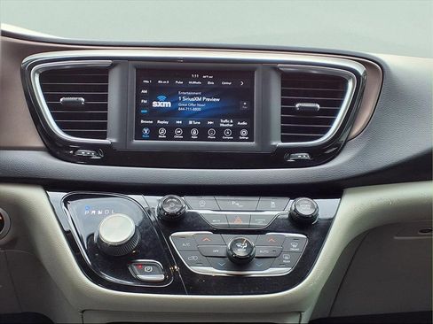 Used 2018 Chrysler Pacifica Touring Plus w/ Tire & Wheel Group image 16