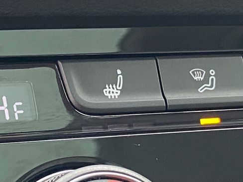 Certified 2024 Volkswagen Taos SE FWD image 17