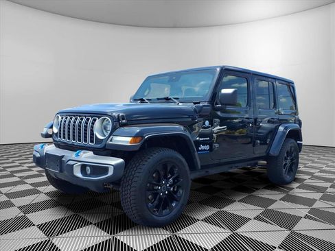 Used 2024 Jeep Wrangler Unlimited Sahara AWD/4WD image 23
