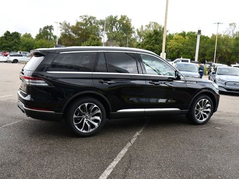 Used 2025 Lincoln Aviator AWD image 7