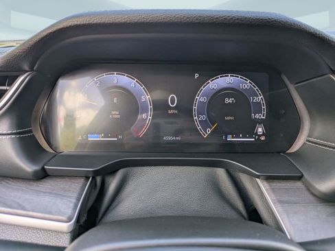 Used 2023 Jeep Grand Cherokee Limited w/ Black Appearance Package image 32