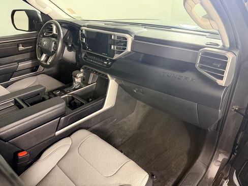 Used 2022 Toyota Tundra SR5 w/ SR5 Premium Package RWD image 33