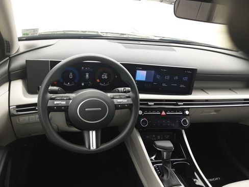 Used 2025 Hyundai Tucson SEL FWD image 18